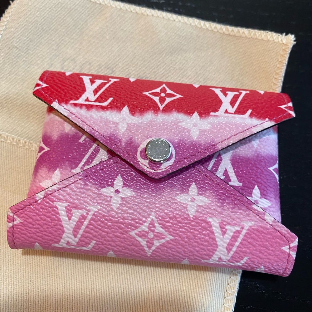 Authentic Louis Vuitton small Kirigami pouch ❤️